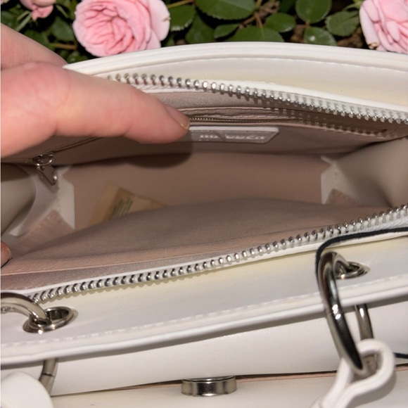 Steve Madden Small Top Handle Box Bag White Mini Crossbody Chain Accent NWT - Picture 7 of 9